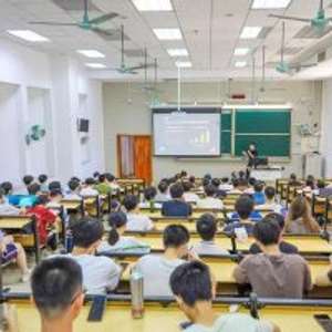 广东一职校七百多新生退学事件 擅自扩招的教训与反思